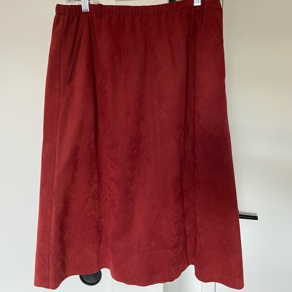 Vintage Koret Rust Red Midi Skirt Size 16 – Suede Texture, Elastic Waist